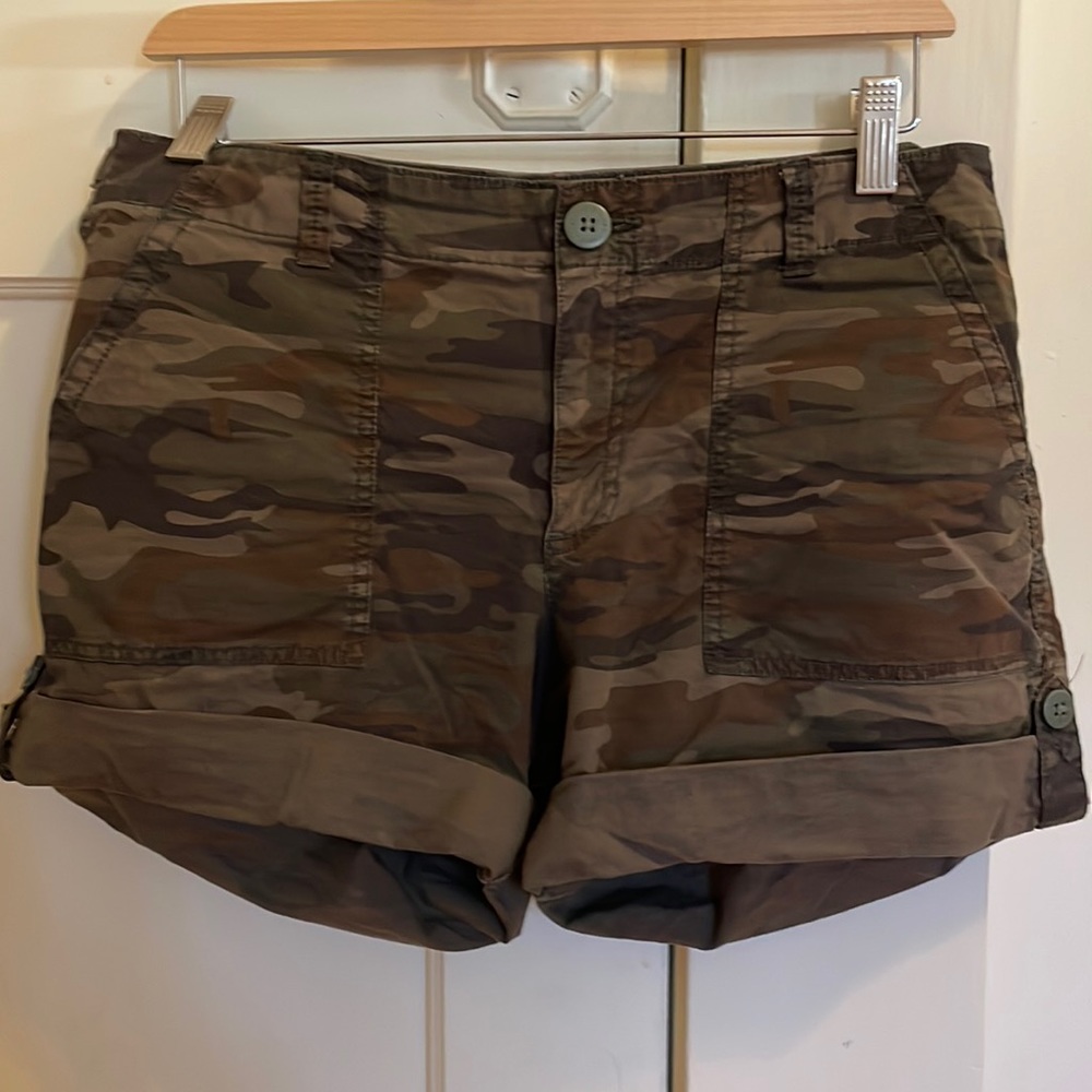 Sanctuary camo shorts, size 27